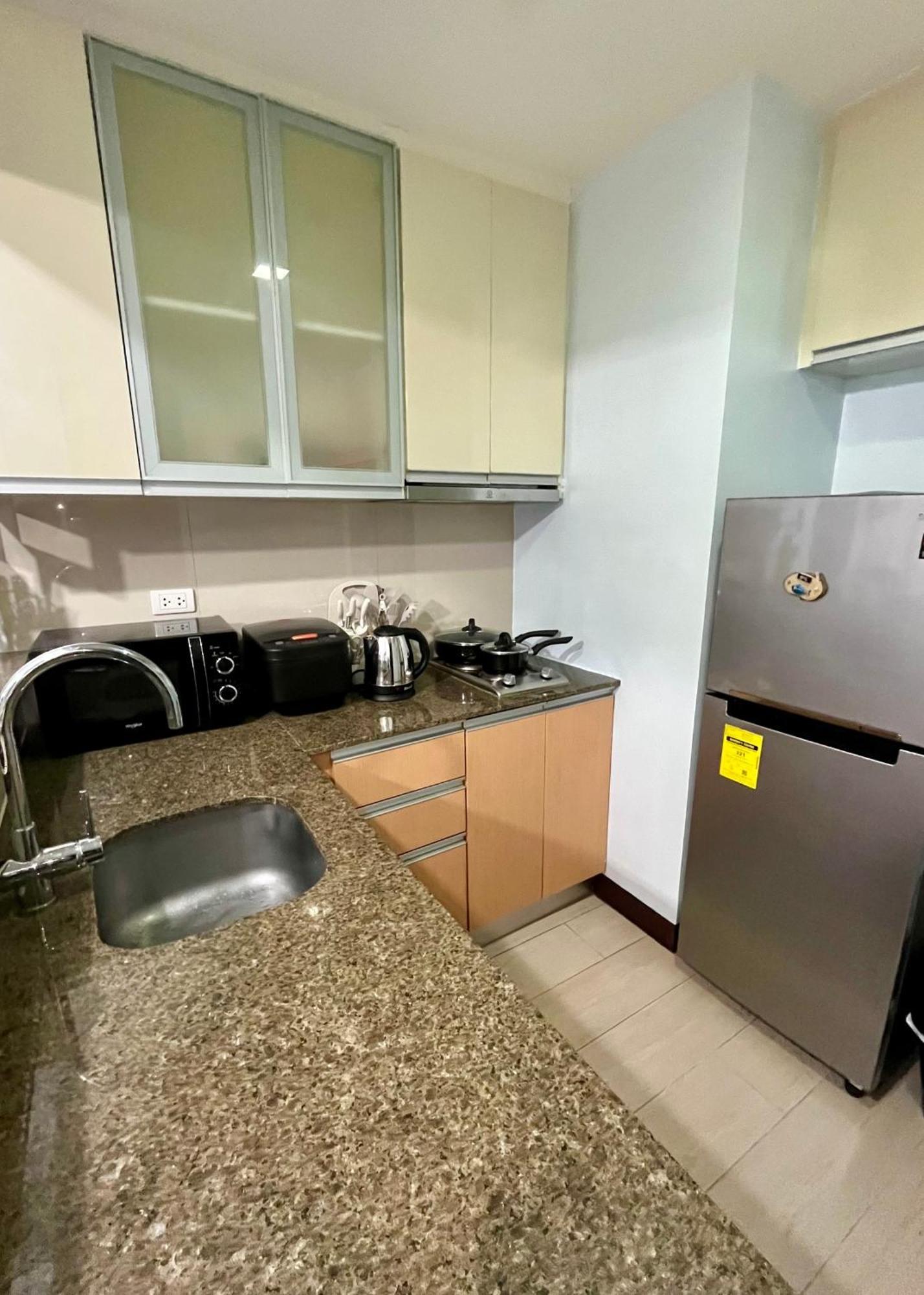 Greenbelt Hamilton Tower 1 Makati City Extérieur photo