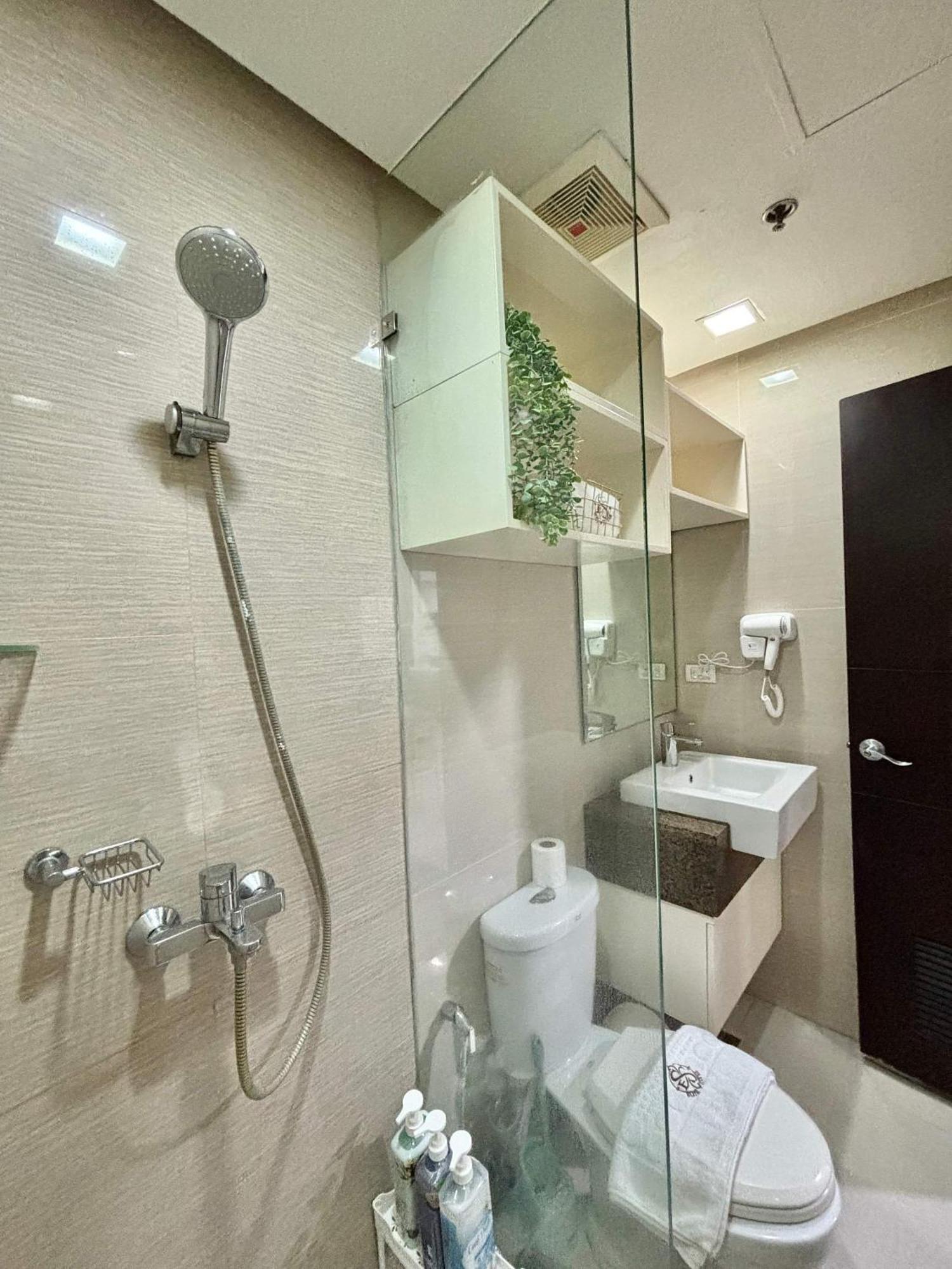 Greenbelt Hamilton Tower 1 Makati City Extérieur photo